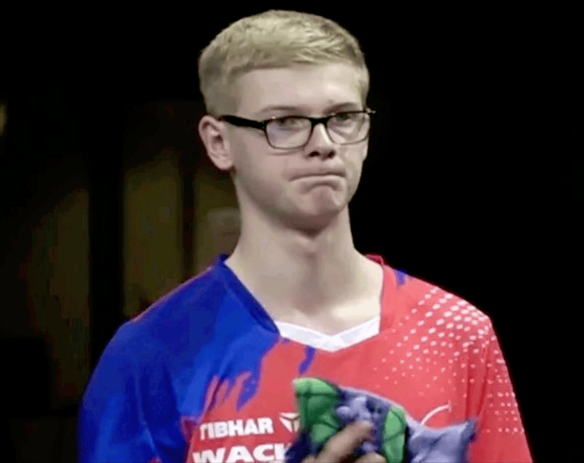 手不仅在首 手不仅在首