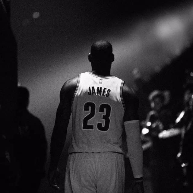 俯身叩拜 俯身叩拜